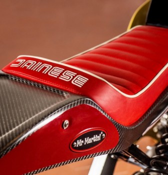 Dainese en plein trip vintage.